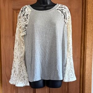 Altar'd State Women’s Size M Gray Top with Cream Lace Sleeves